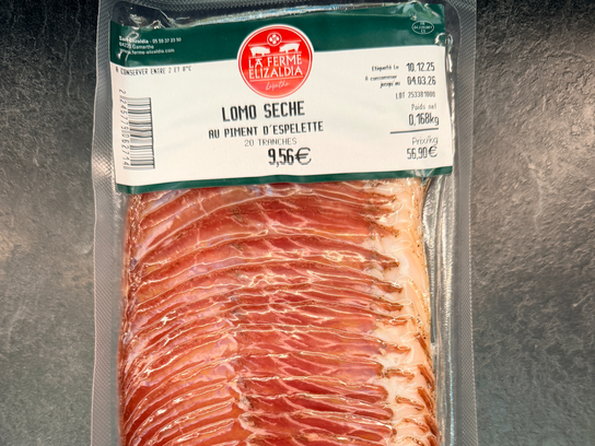 Lomo en croûte de piment d'Espelette tranché sous vide