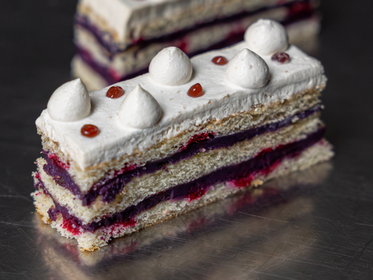 Layer cake fruit rouge - la part