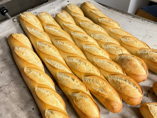 Baguette Parisienne (coupée en deux)