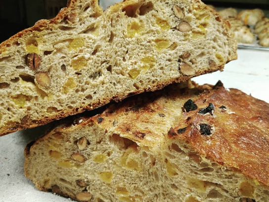 Pain aux abricots et amandes (morceaux de 400grs)