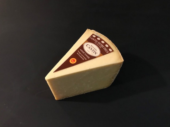 Cantal entre-deux au lait cru AOP