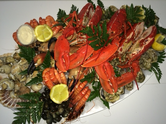Plateau Royal (pour 2 personnes) : huîtres, bulots cuits, palourdes, clams,  crevettes, tourteau à Marseille - Restaurant de fruits de mer à Marseille -  La Cantine de L'Ecailler