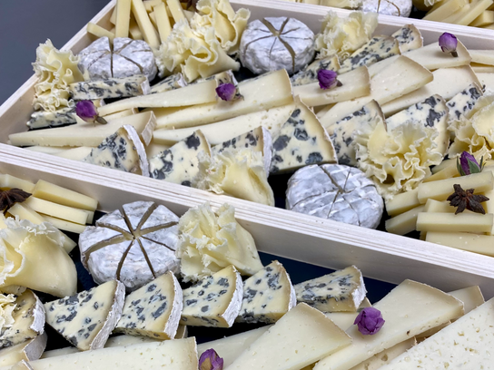 Plateau format apéritif en pré-découpés pour 2 à 4 pers.