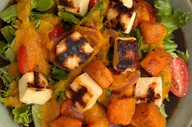 Salade de butternut et halloumi grillé