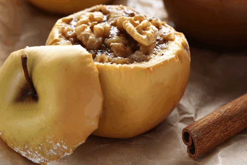 Pommes au four à la compote et aux épices douces