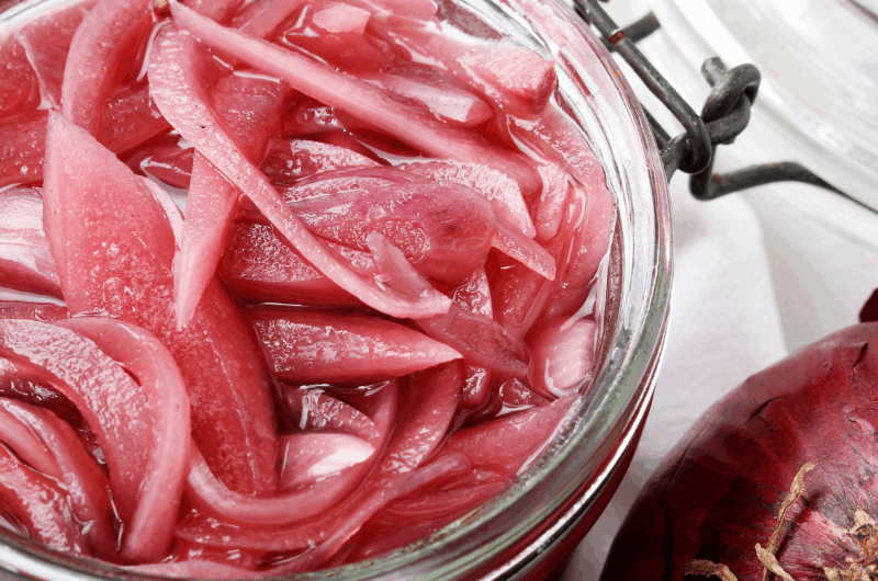 Pickles aux oignons rouges